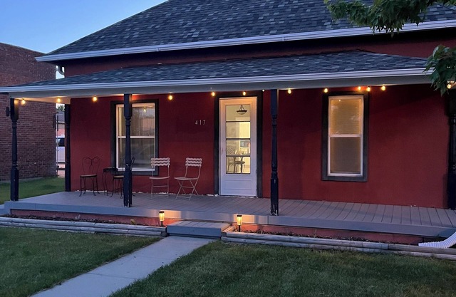 Cozy 3-BDRM home in Valentine with everything you’ll need for a relaxing stay