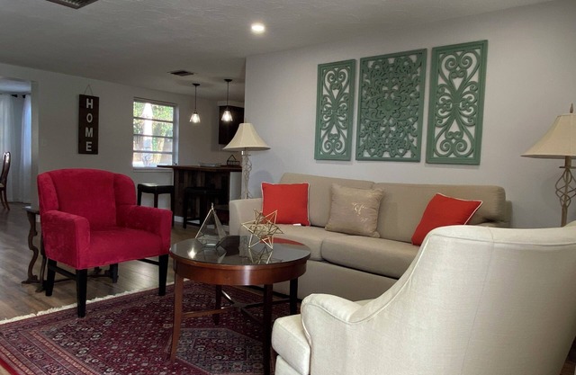 Cozy 3-bed home close to beautiful beaches.