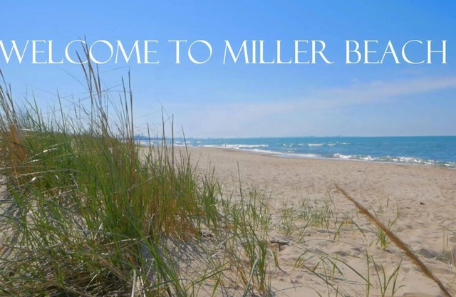 Cozy 3-bedroom condo with AC, WiFi in charming Miller Beach