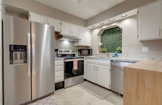 Cozy 3-bedroom house in charming Mesa with WiFi, walking distance to Sloan Park