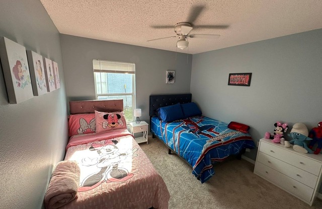 Cozy 3BR Home Near Disney – Sleeps 8, Resort Pool & Modern Comfort