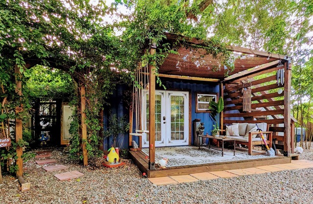 Cozy AF Tiny-House Oasis