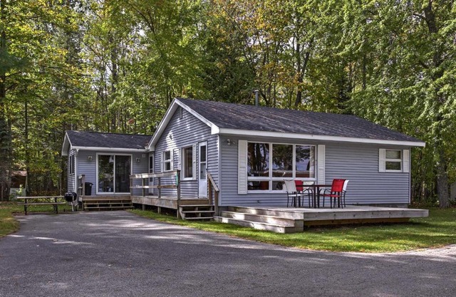 Cozy Alanson Cottage - Steps to Dock on Burt Lake!