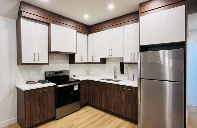 Cozy and Modern Basement Suite – 10 Minutes from Downtown!