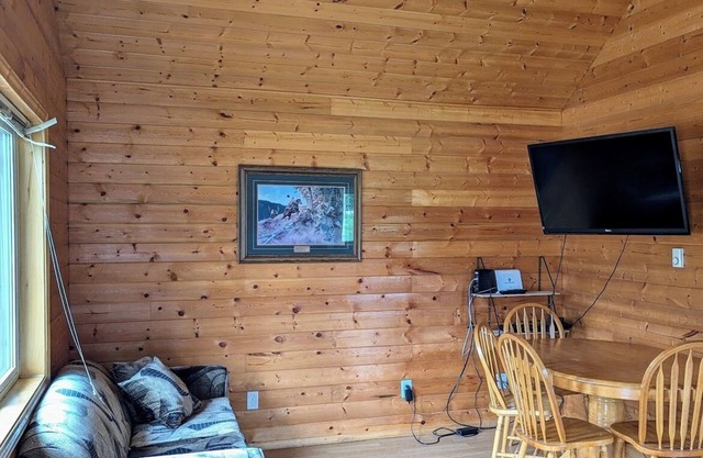 Cozy and Relaxing Getaway Cabin #11