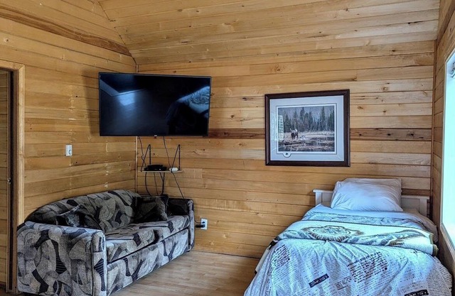 Cozy and Relaxing Getaway Cabin #12