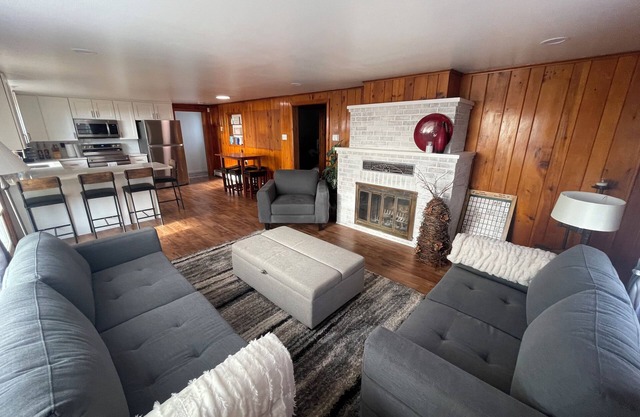 Cozy and Updated Lake Front Cottage, Near Green Bay, Door County, and more