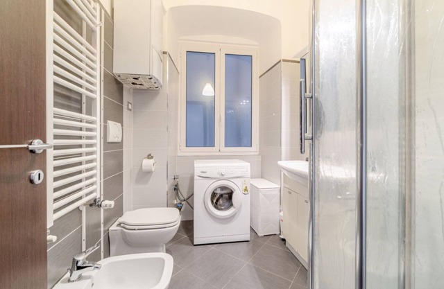 Cozy apartment equipped with every comfort to accommodate up to 4 people and located in the elegant residential district of Castelletto. We are in an area equipped with all essential services and well connected to the center thanks to public transport. V