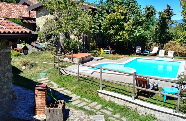 Cozy apartment in small hamlet, with pool and views of the Apuan Alps