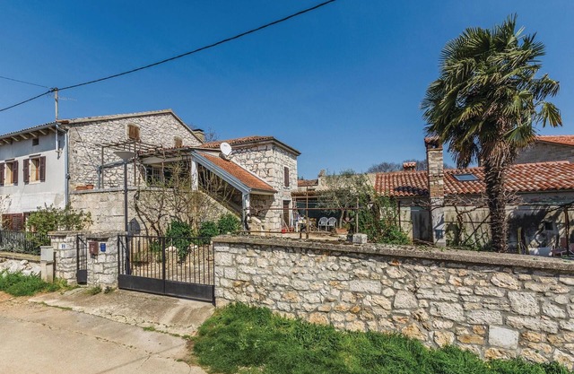 Cozy apartment in Vrsar with kitchen