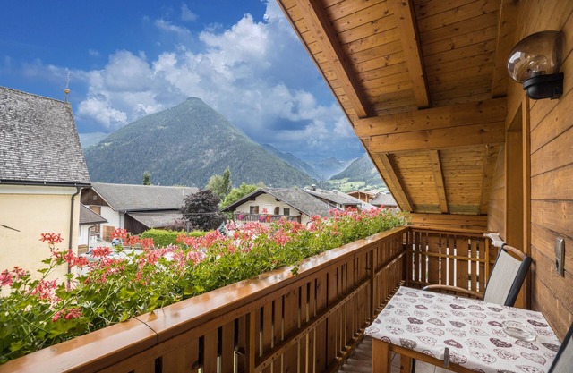 Cozy Apartment "Arnika - Mesnerhof" with Mountain View, Wi-Fi, Balcony & Garden