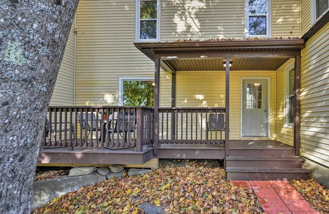 Cozy Apt by ITS 85 Trail, ½ Mi to Lake Wassookeag!