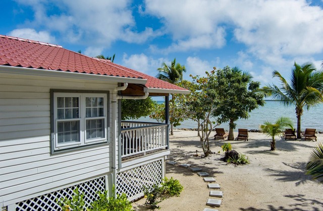 Cozy Beachfront Cottage on the Beach in Maya Beach
