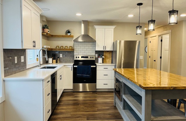 cozy bright modern farm house feel conveniently located 3 bed 2 bath