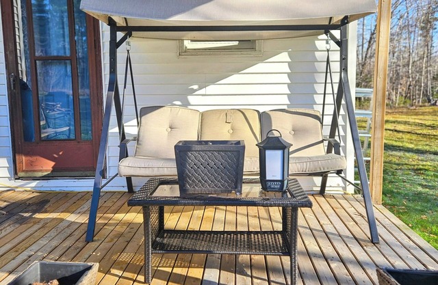 Cozy Cabin in Barss Corner with hot tub. Pet-Friendly!
