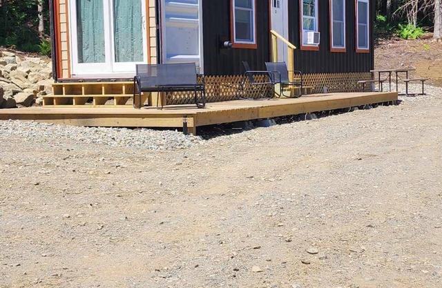 Cozy cabin in lovely Errol with Direct trail access, close to town (cabin 2)