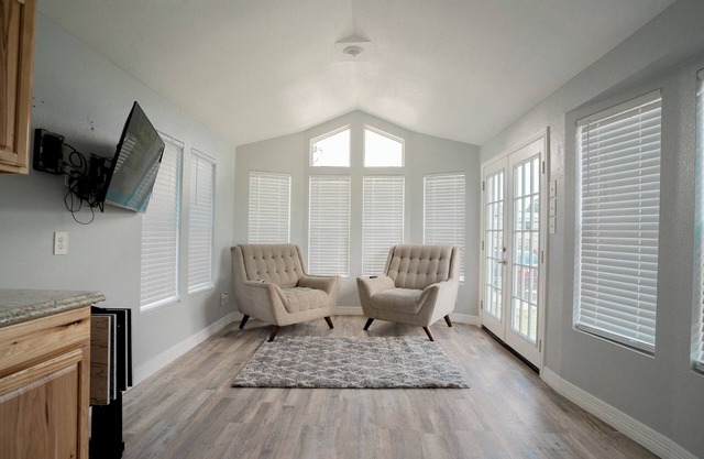 Cozy cabin with 1 bedroom and WiFi, AC in charming Brazoria