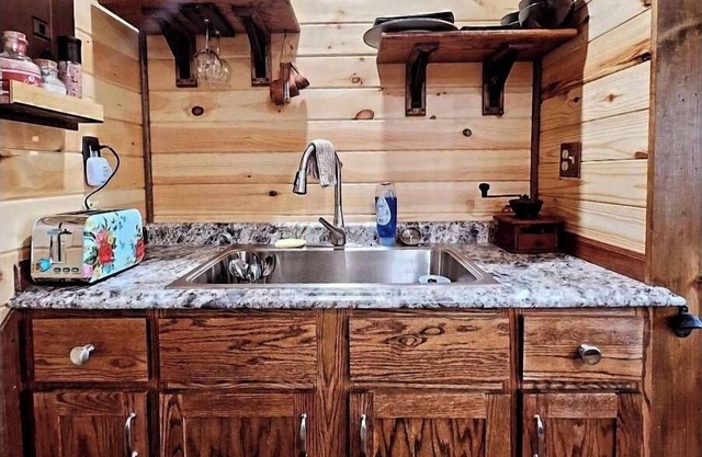 Cozy Cabin with 1 bedroom and WiFi close to Augusta & Maysville Kentucky