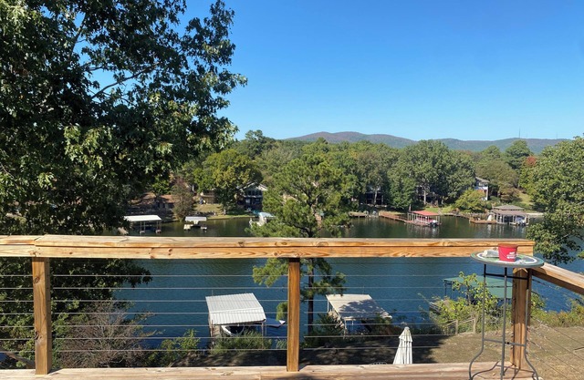 Cozy cabin with beautiful views in peaceful Hot Springs