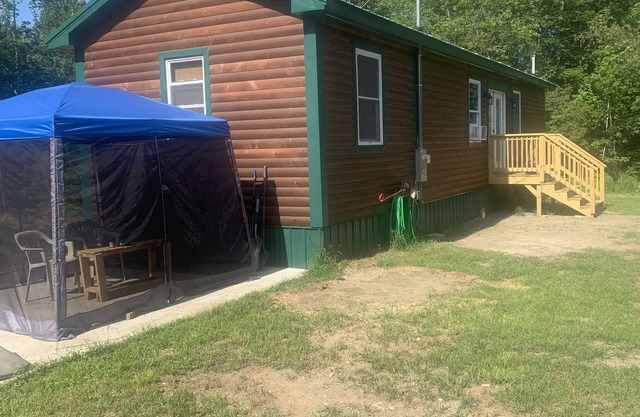 Cozy cabin with direct atv/snowmobile trail access