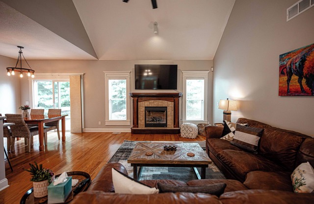 Cozy Cactus Retreat-Family Friendly 4 bed/2bath near St. Joseph/Savannah, MO