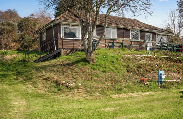 Cozy Chalet in Strathpeffer Highlands, river views