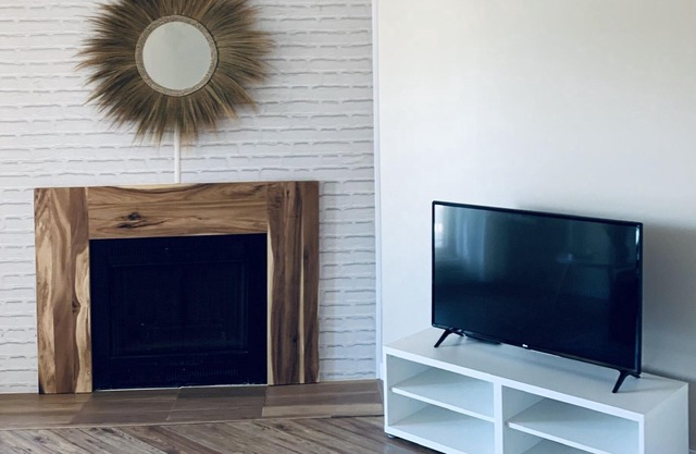 Cozy chic condo with all amenities