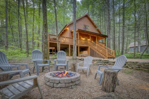 Cozy Cohutta Cabin Creekside Cabin in Ellijay!