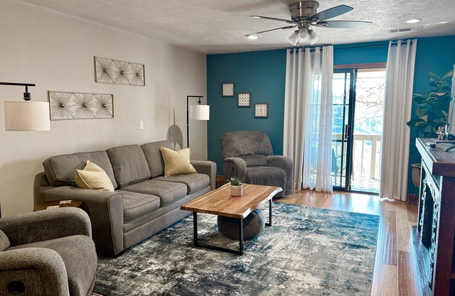 Cozy Condo with Lake View and Golf. Short walk and quicker drive to amenities!