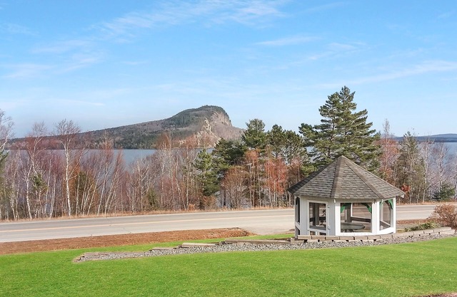 Cozy Condo with Views of Mt Kineo