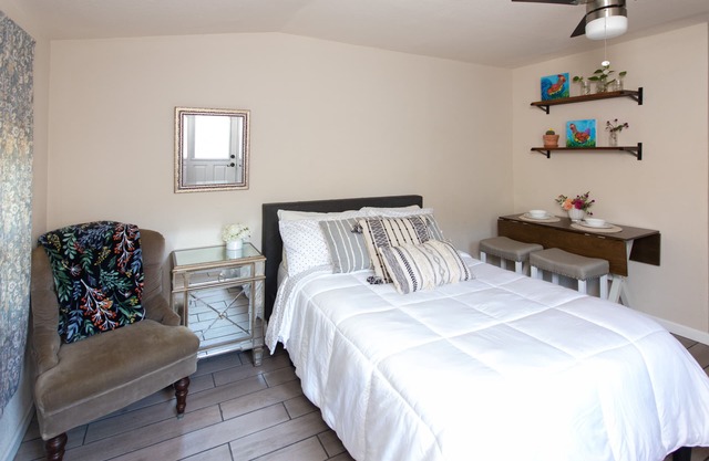 Cozy Coop-10 min-DT Dallas-Full Kitchen & Private Patio