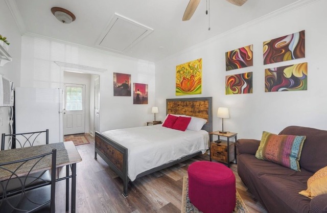 Cozy Cottage/15 Minutes from LSU/Quiet Neighborhood