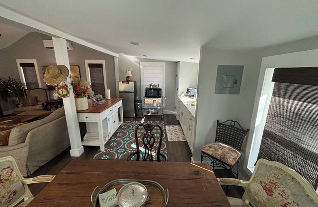 Cozy cottage in charming Walterboro with AC, WiFi