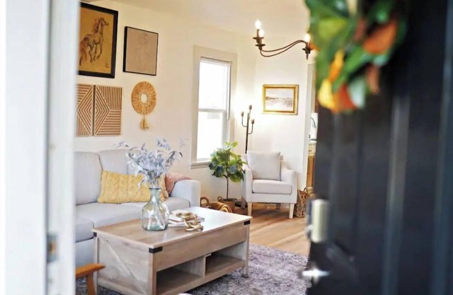 Cozy Cottage in East Peoria!