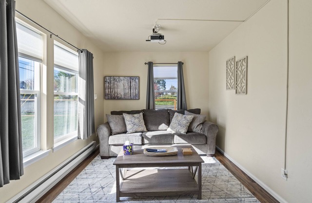Cozy Cottage in Grants Pass Near River!