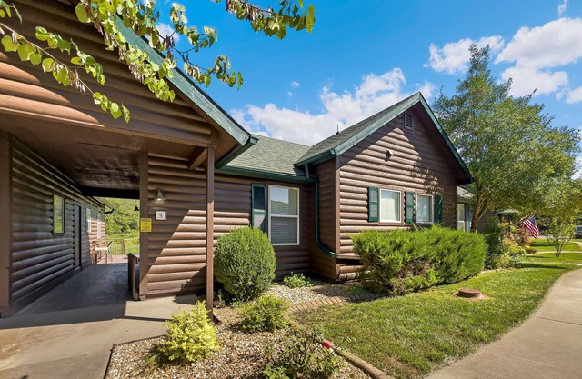 Cozy Cottage Inside the Premier Old Kinderhook Golf Resort