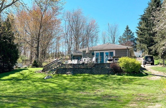 Cozy Cottage Lakefront View - Paddle Board, Kayak, Hot Tub and more!