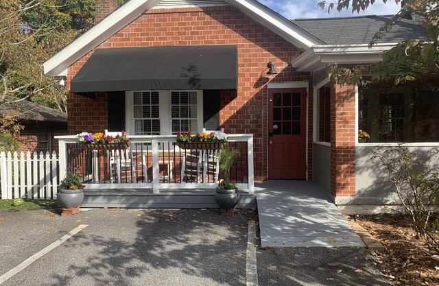 Cozy Cottage on Canton Street just steps away from nightlife, shopping and parks