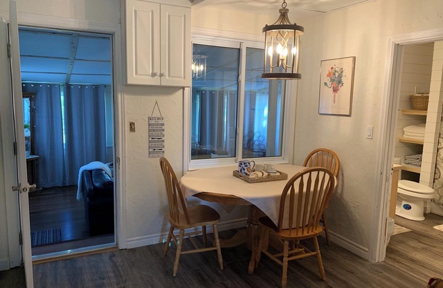 Cozy Cottage Retreat at Lake Huron - Private Beach (Pet Friendly)