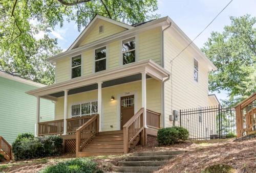 Cozy Cottage - Walk To Campus, Stadium, Downtown
