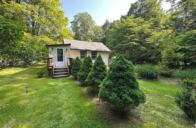 Cozy Cottage with Woodstock Scavenger Hunt