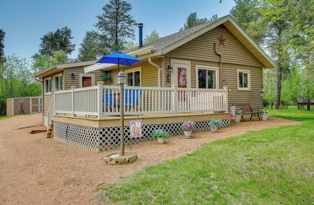 Cozy Cottage With Lake Views & Access