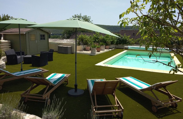 Cozy cottage with pool near Rocamadour