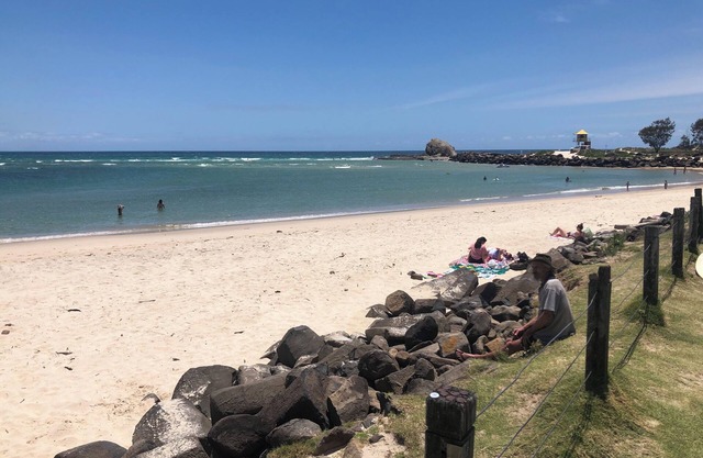 Cozy Currumbin Beach Shack - Pet Friendly