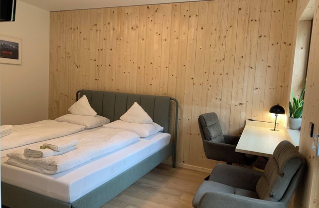 Cozy Double Room - Private Entrance – Easy Self Check-In