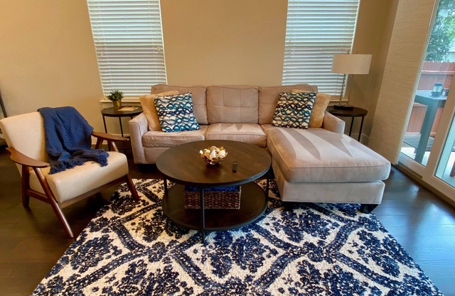 Cozy Downtown: Two Suites, Alamo, Riverwalk, Zoo!