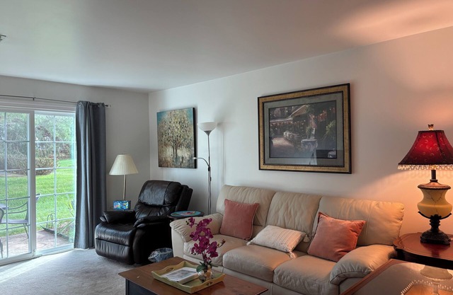 Cozy Fall Stay · Hershey/Harrisburg · Sleeps 5 · Free Parking