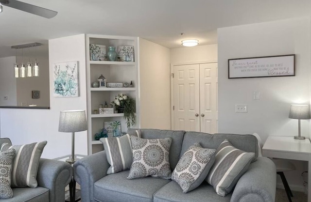 Cozy for Fall Special Rates - HOME AWAY FROM HOME n2 Miles from HPU & Fnt Market