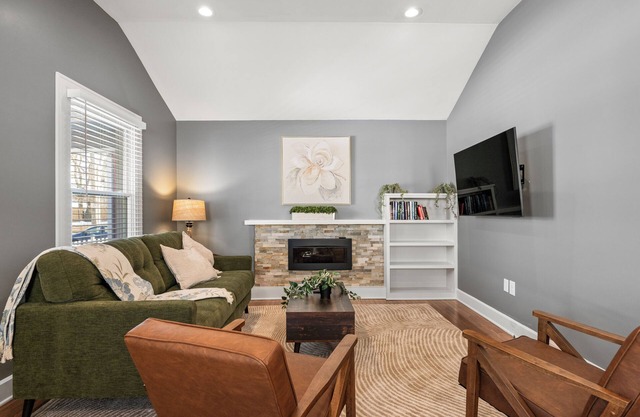 Cozy Fountain Square Getaway!