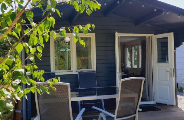 Cozy furnished cabin on a peaceful park